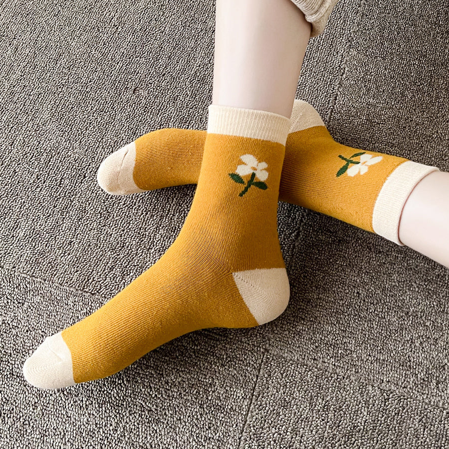 Sweet Floral Print Colorblock Mid Tube Socks Women's Stockings