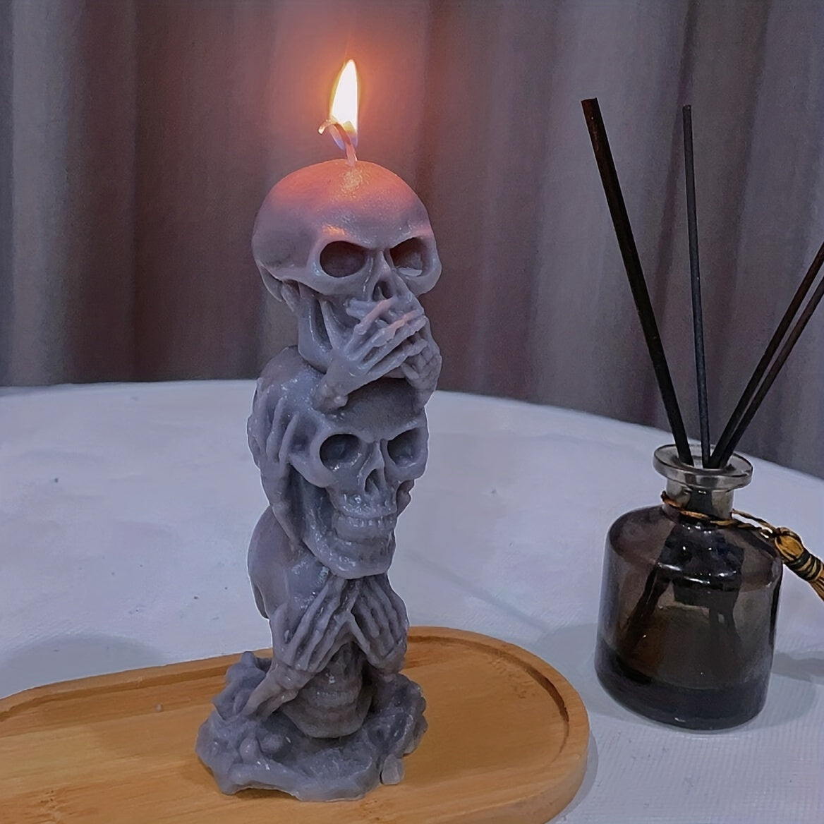 Halloween Triple Skull Swaying Aromatherapy Candle