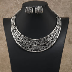 Vintage Style Hollow Jewelry Set with Choker Necklace & Stud Earrings