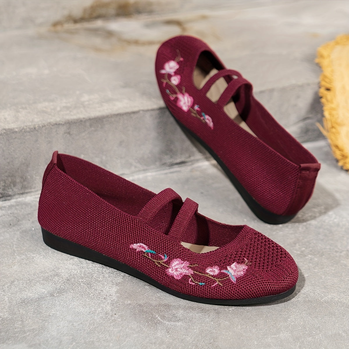 Women's Floral Embroidered Slip-On Flat Shoes Soft Sole Casual Walking Flats