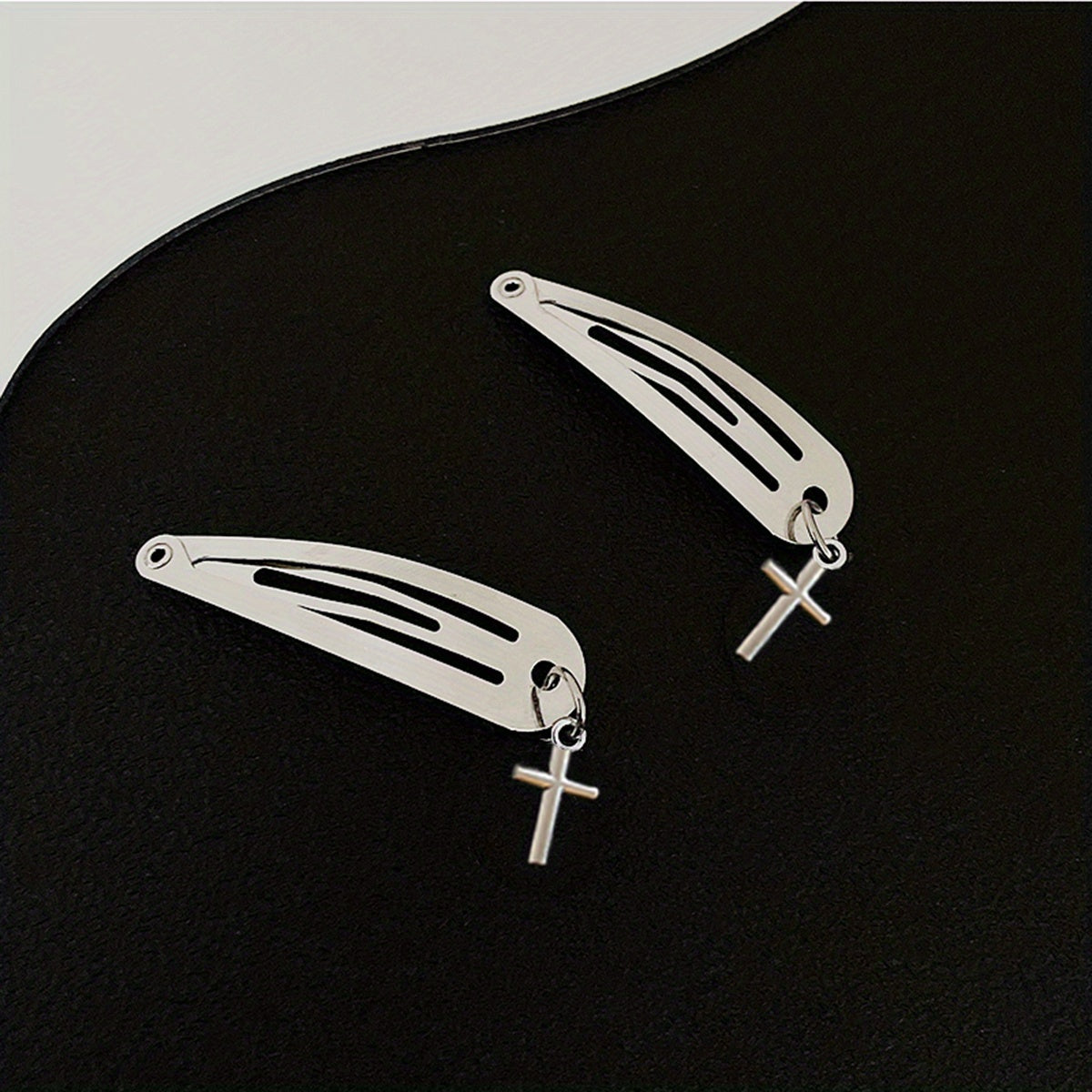 2pcs Heart & Cross Decor Hair Clip Metal Snap Clip Y2K Non Slip Hollow