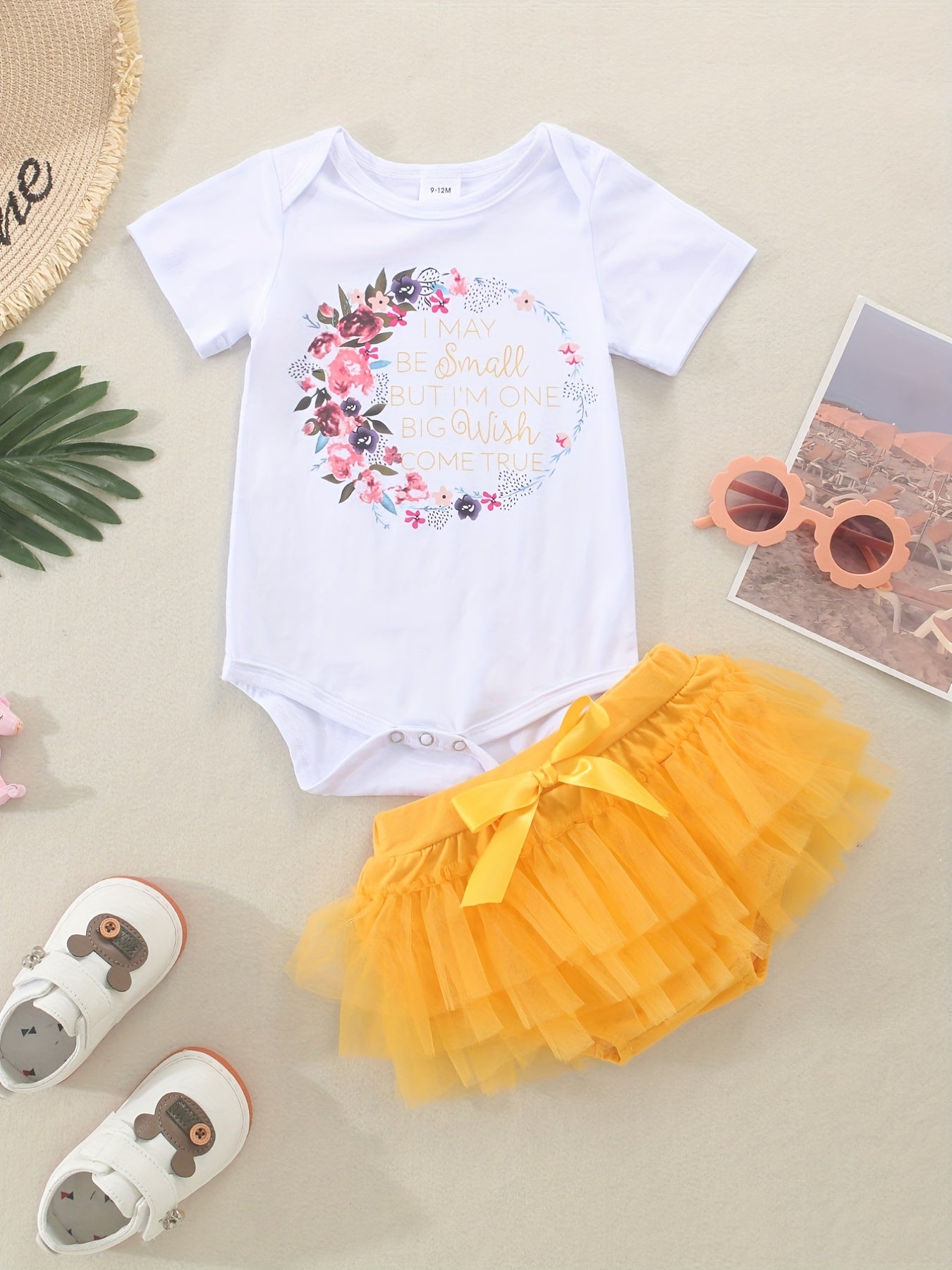 2pcs Baby Girls Floral Print Onesie & Shorts Set