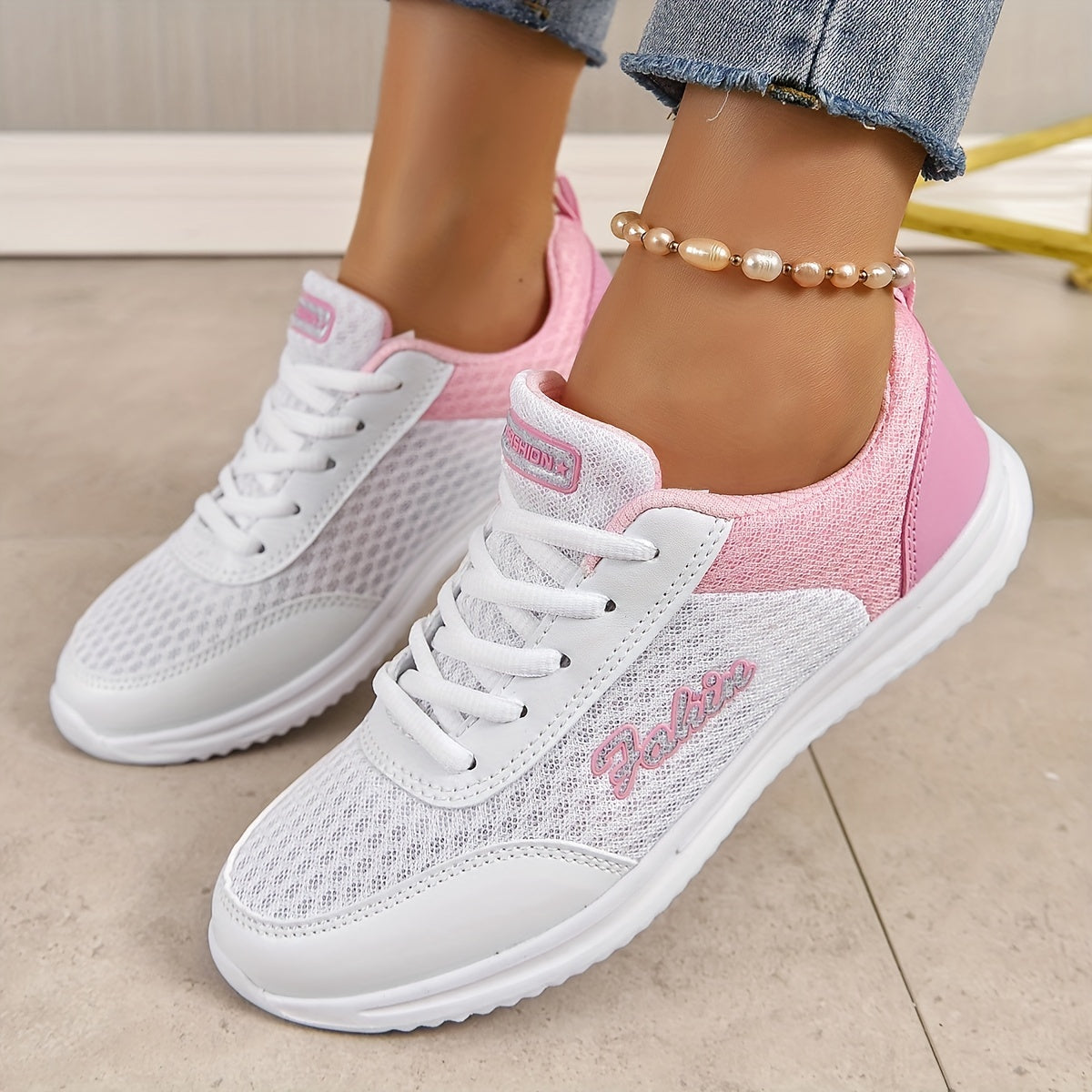 Women's Letter Decor Sneakers Lightweight Running Shoes