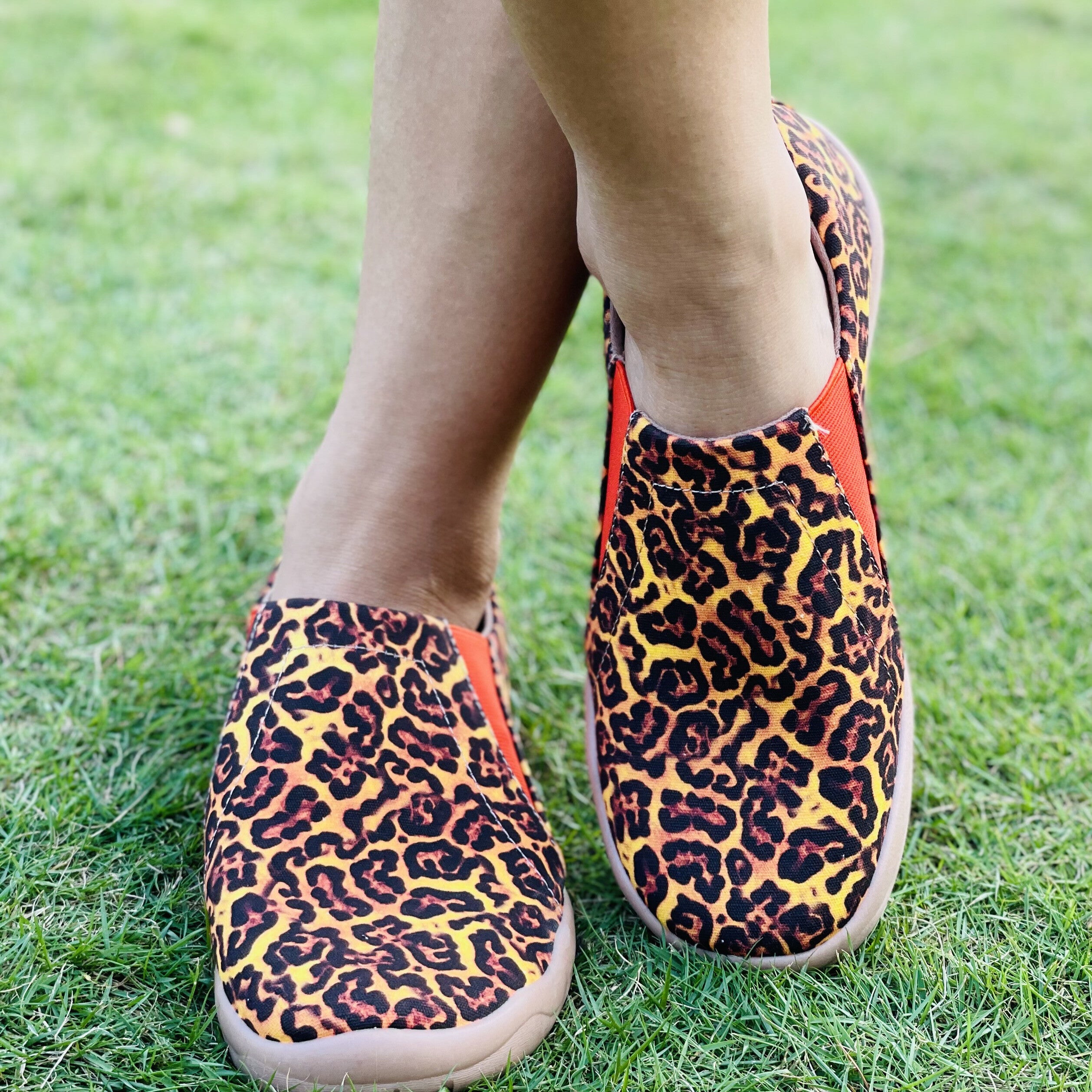 Leopard Pattern Canvas Slip On Round Toe Shoes
