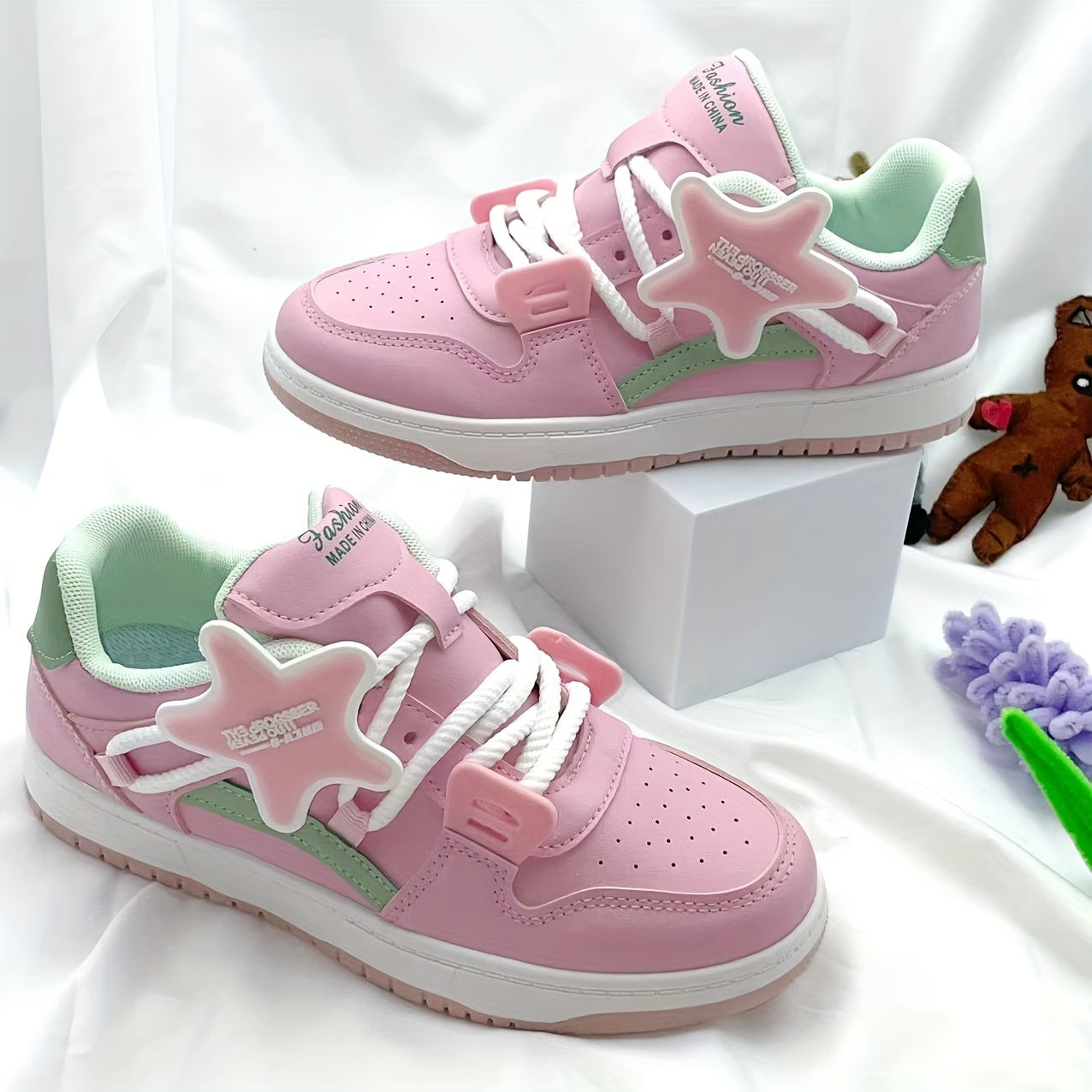 Women's Star Patched Lace up Skate Shoes Low Top Casual Sneakers