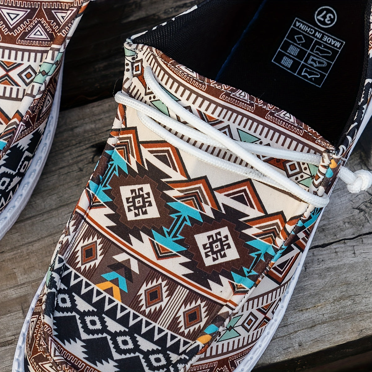 Geometric Printed Lace-up Casual Flat Shoes