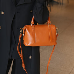 Vintage Style Large Capacity Women's Handbag with Detachable Strap