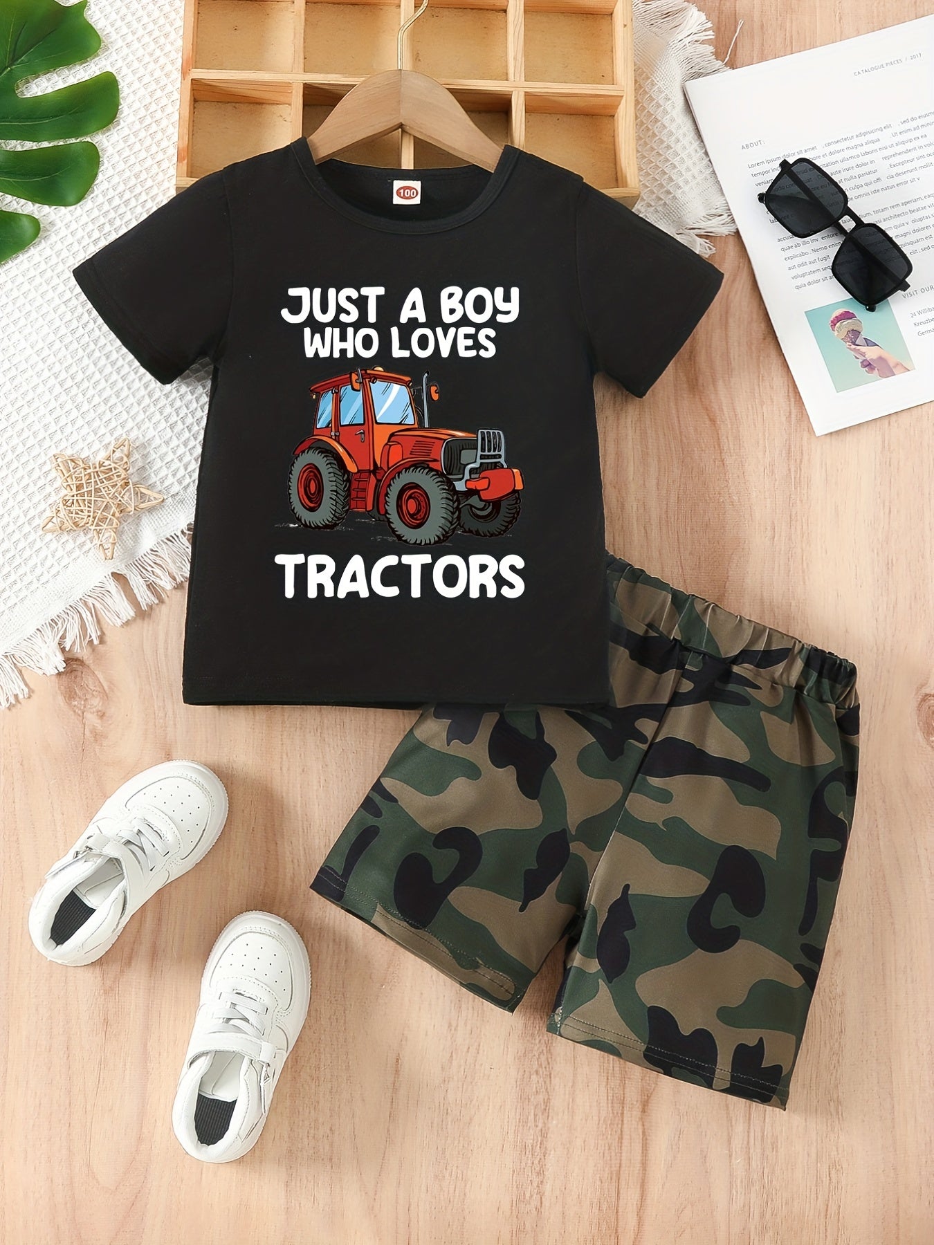 Boys Cartoon Tractor & Letter Print T-shirt & Shorts Set