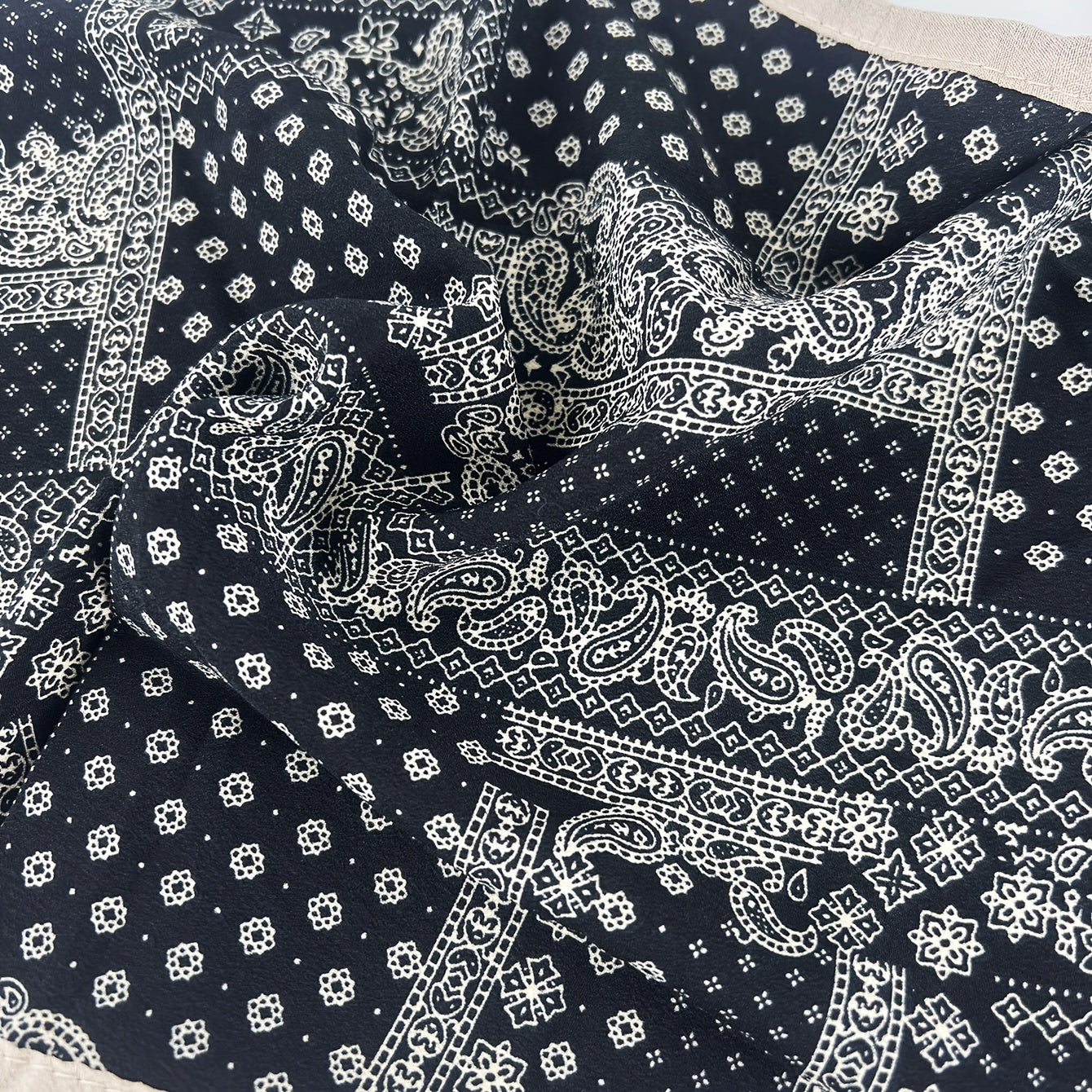 Vintage Plaid Print Triangle Scarf Women's Shawl Headwrap Neck Scarf