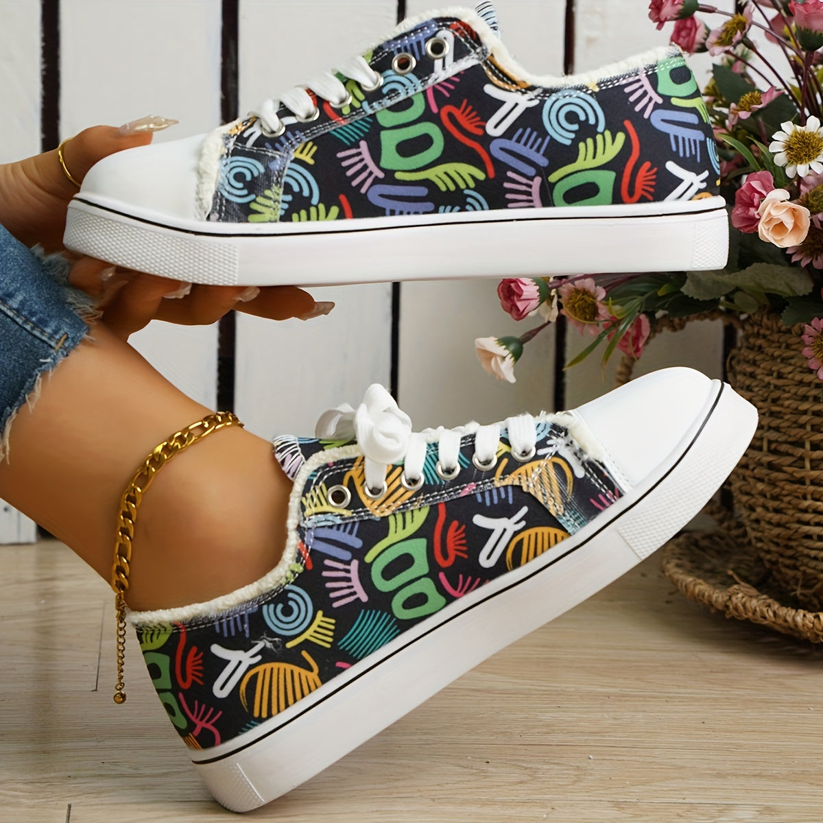 Women's Graffiti Print Sneakers Lightweight Canvas Shoes