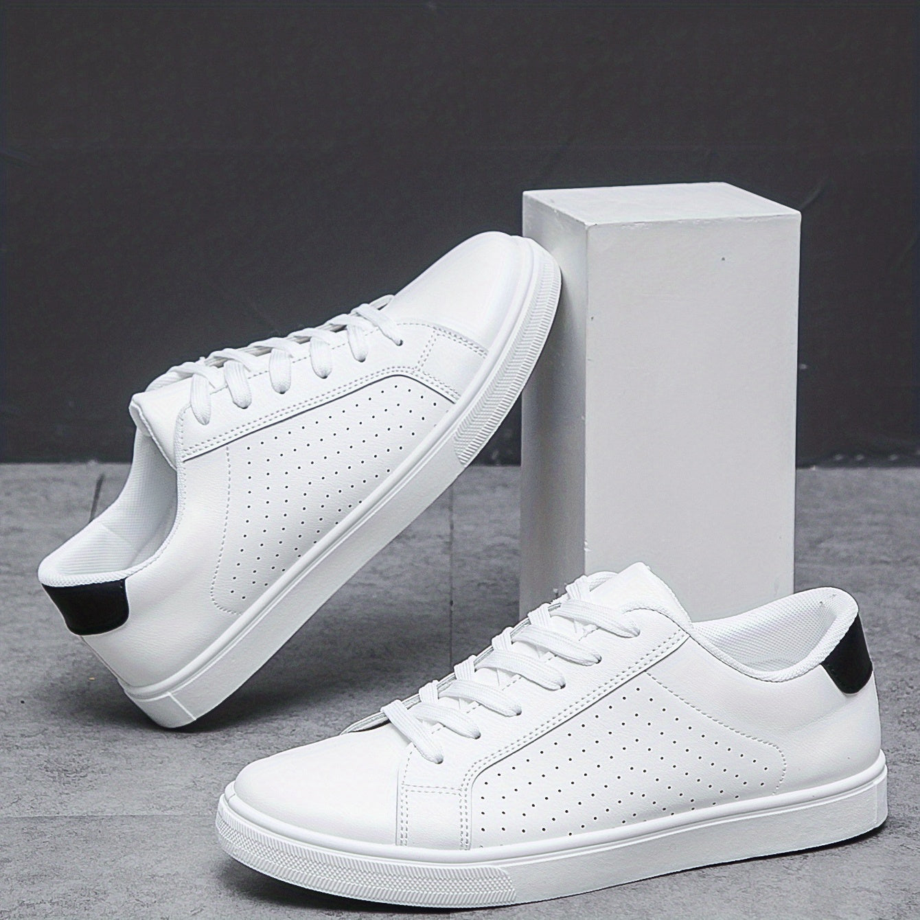 Men's Breathable Skate Shoes Non Slip Sneakers