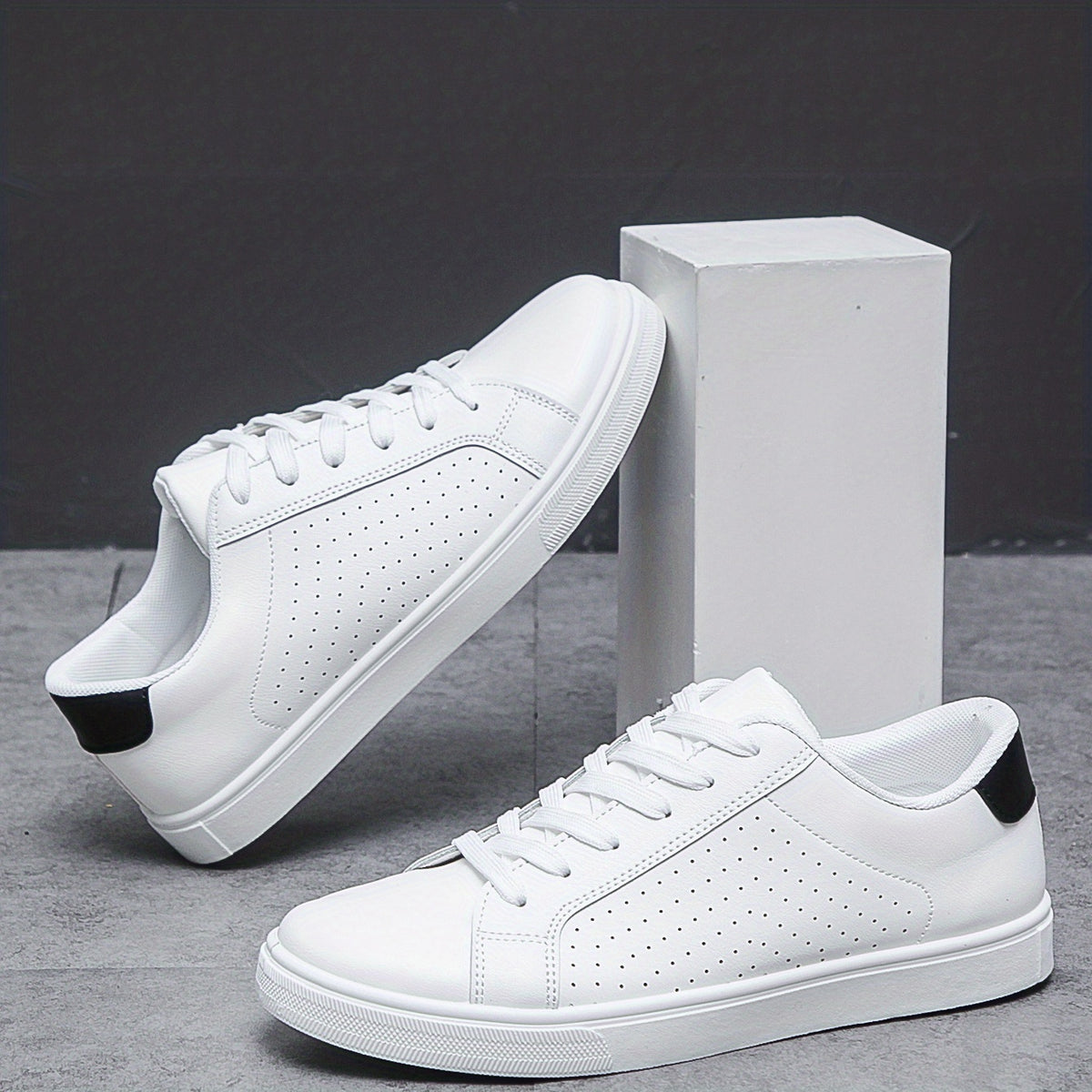 Men's Breathable Skate Shoes Non Slip Sneakers
