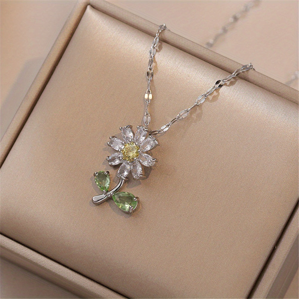 Daisy Flower Pendant Necklace for Women Elegant Collarbone Chain