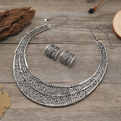 Vintage Style Hollow Jewelry Set with Choker Necklace & Stud Earrings