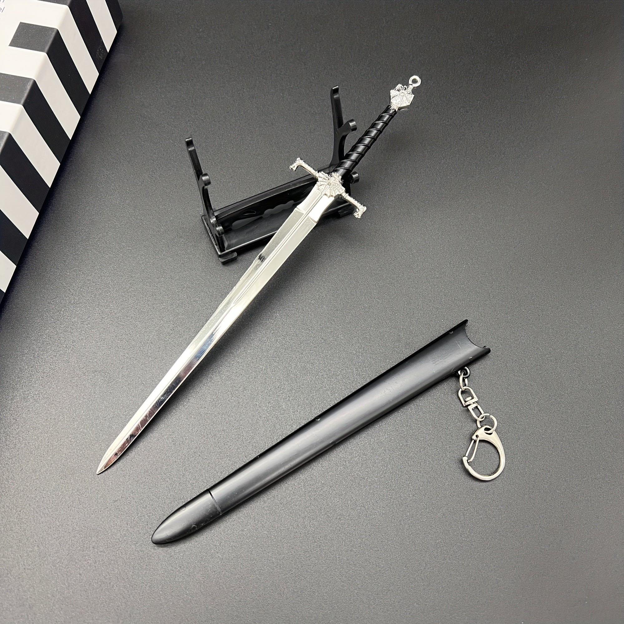 2pcs Mini Weapon Collection for Comic Party, Age 14+