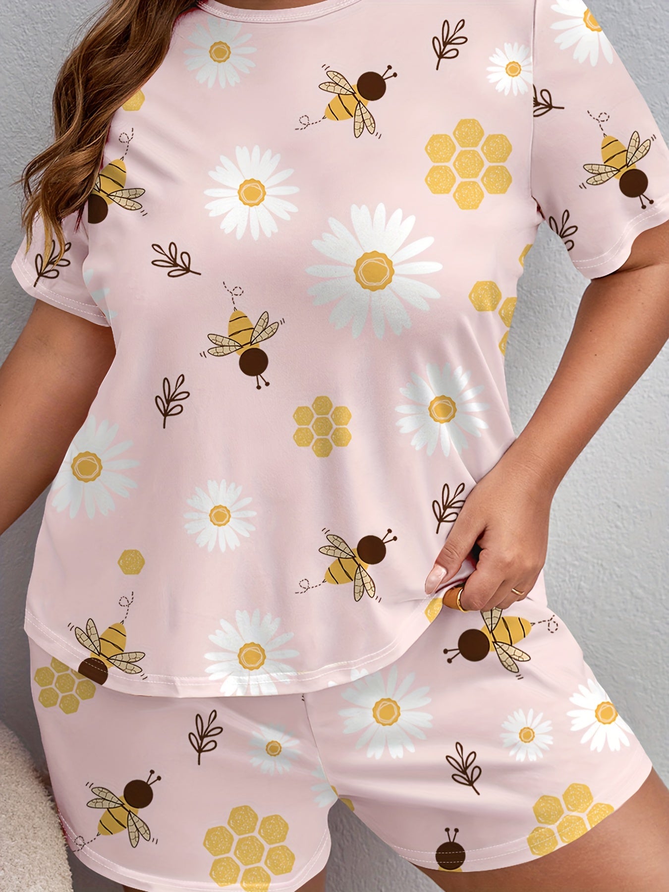  Bee & Daisy Print Tee & Shorts Lounge Set
