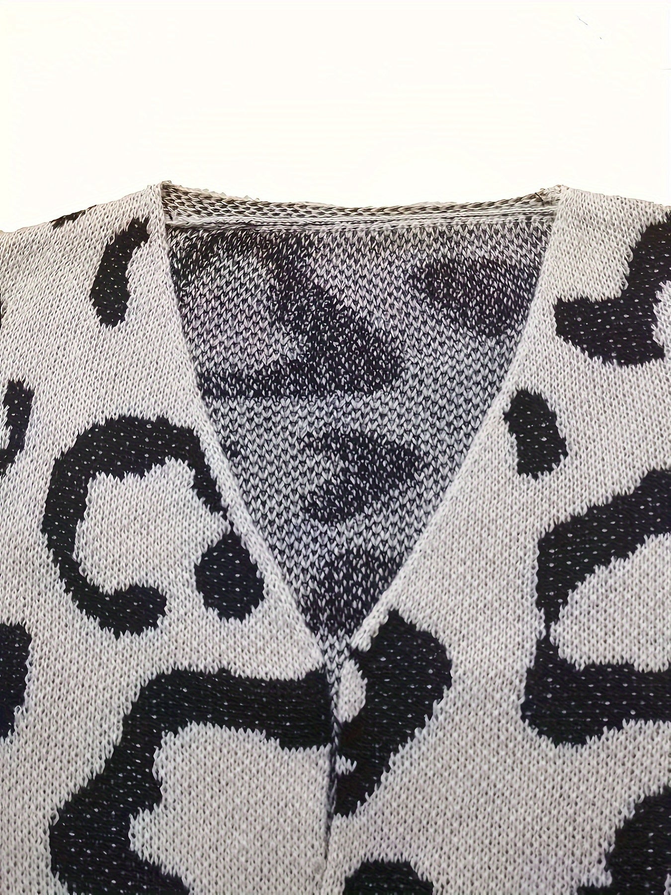  Leopard Pattern Knit Cardigan with Pockets