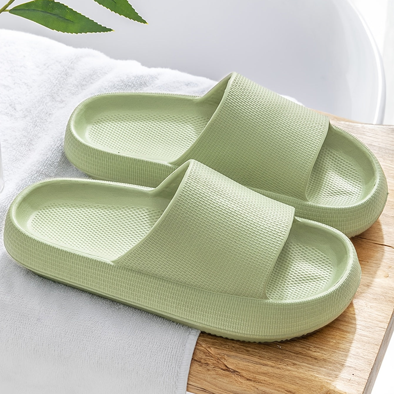 Men's Cloud Slides Lightweight Slippers Indoor Outdoor Shower