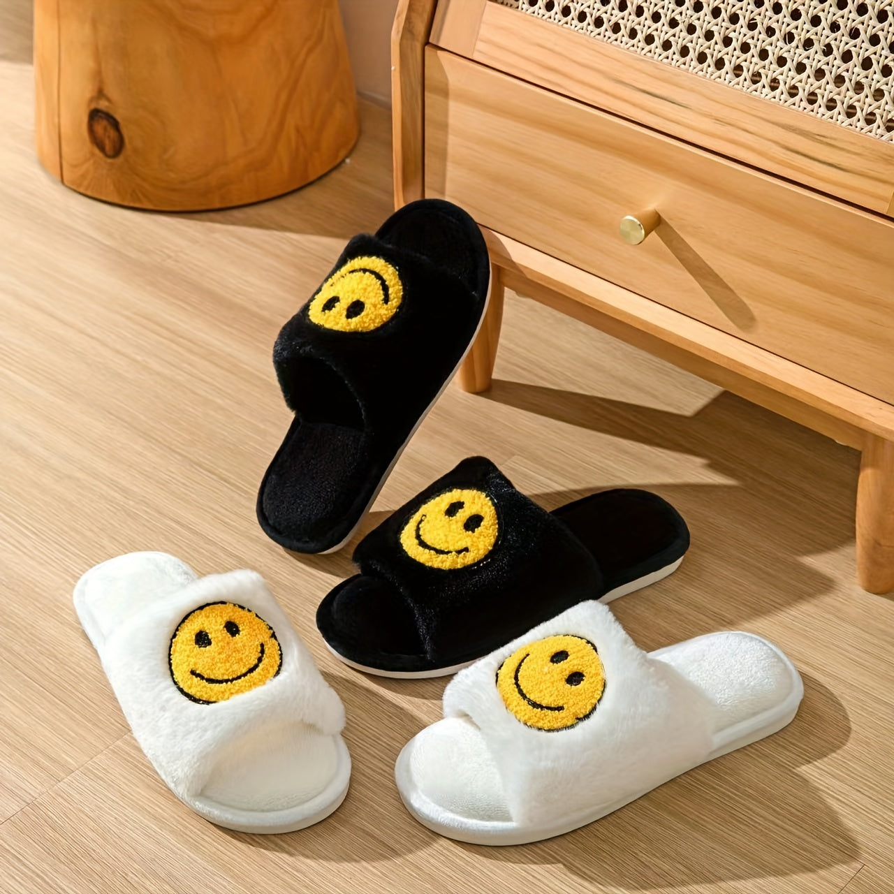 Women's Fuzzy Smile Face Slippers Cozy Indoor Plush Shoes