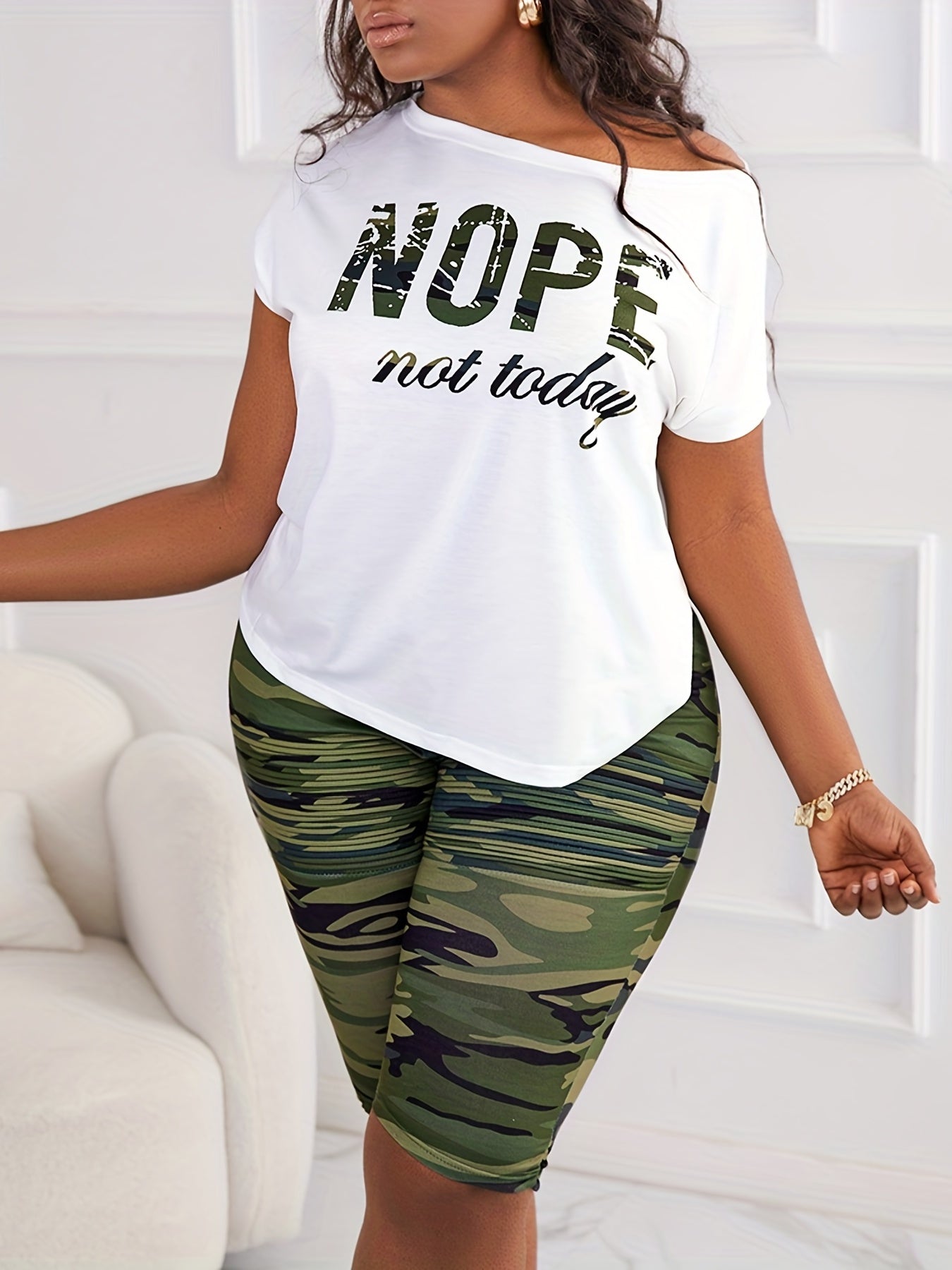 2 Piece Set: Slogan Print Top & Camo Print Shorts