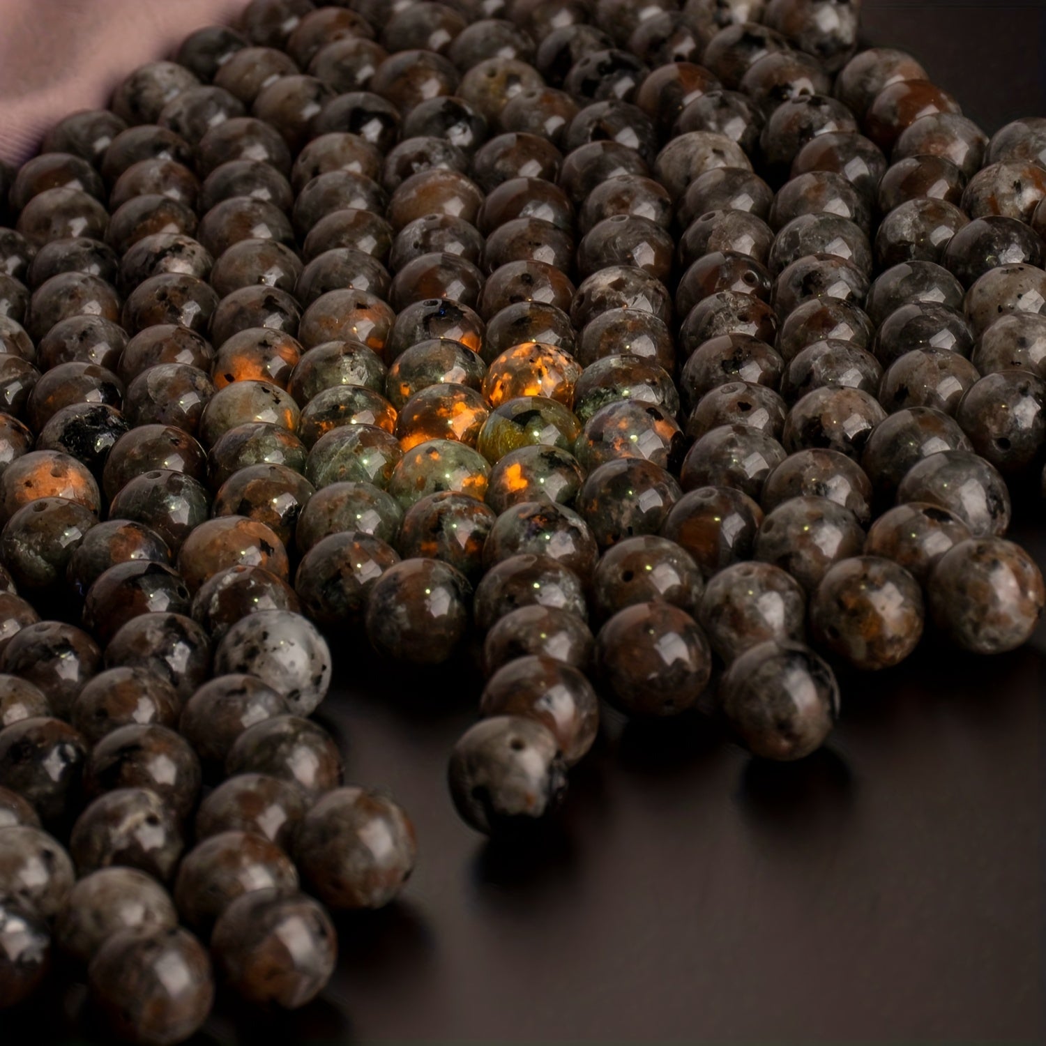 50-100pcs Yooperlite Glow Stone Beads Healing Energy Chakra UV Reactive Syenite