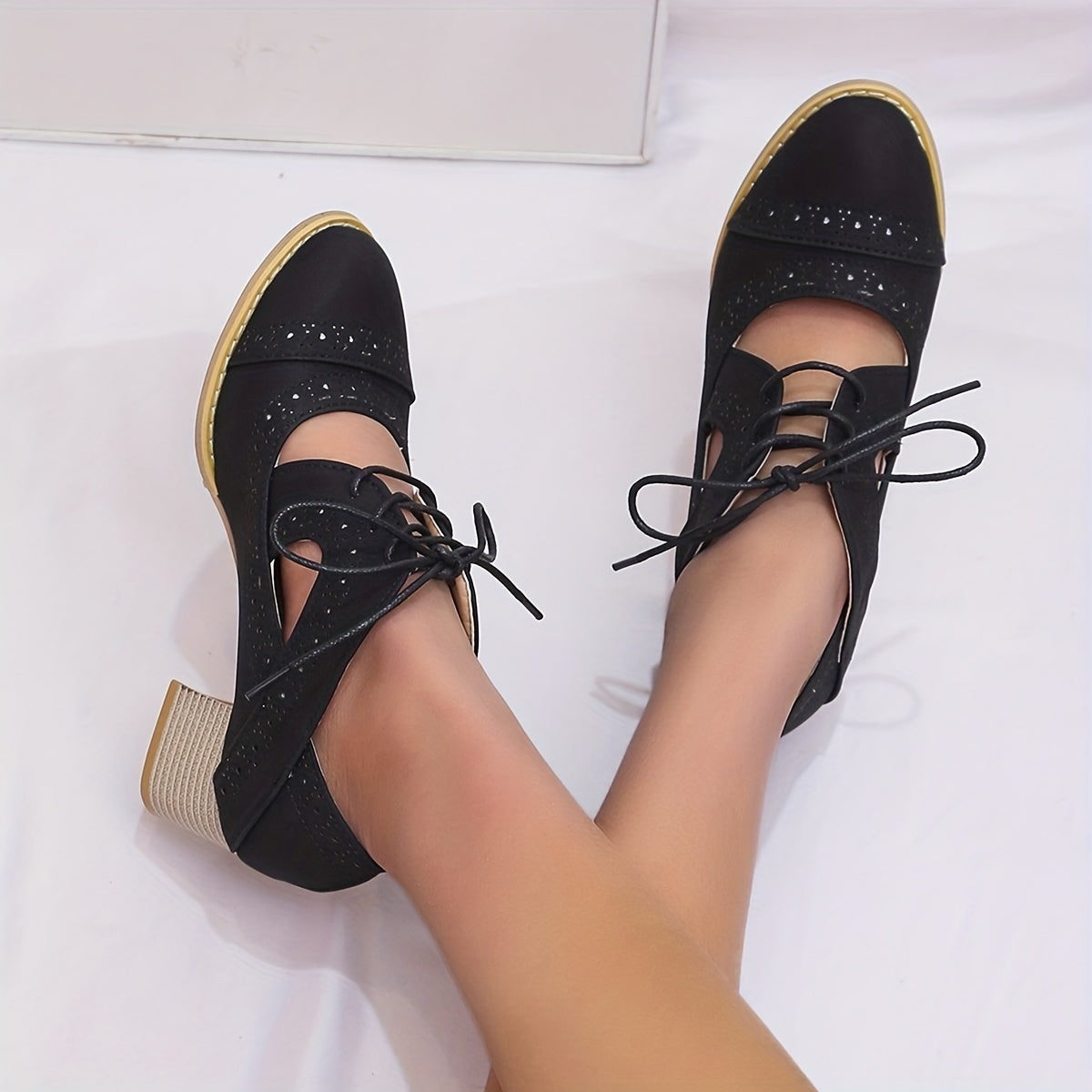 Women's Chunky Heels Perforated Brogues Retro Lace Up Stacked Mid Heels