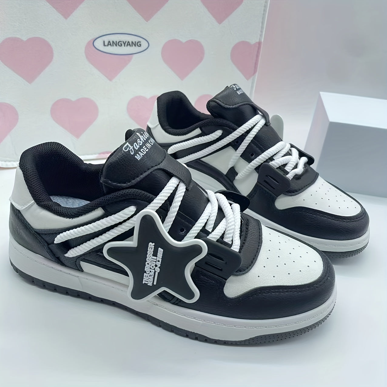 Women's Star Patched Lace up Skate Shoes Low Top Casual Sneakers