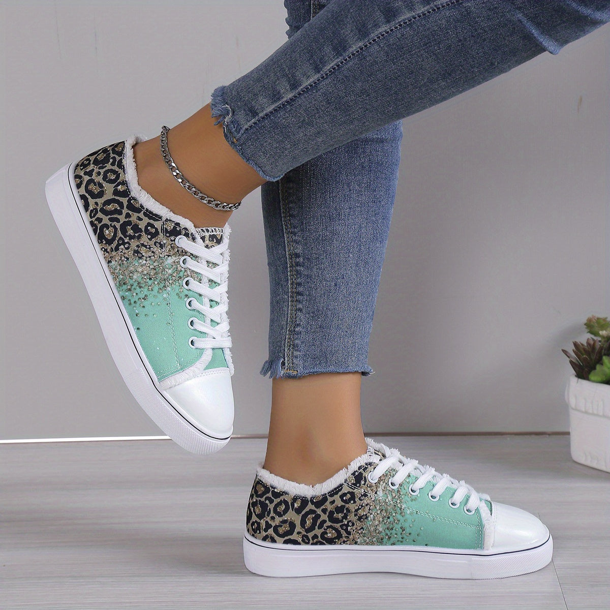 Leopard Print Sneakers Casual Round Toe Flat Canvas Shoes