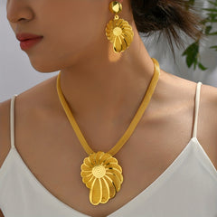 18K Plated Conch Bridal Necklace & Earrings Set for Women