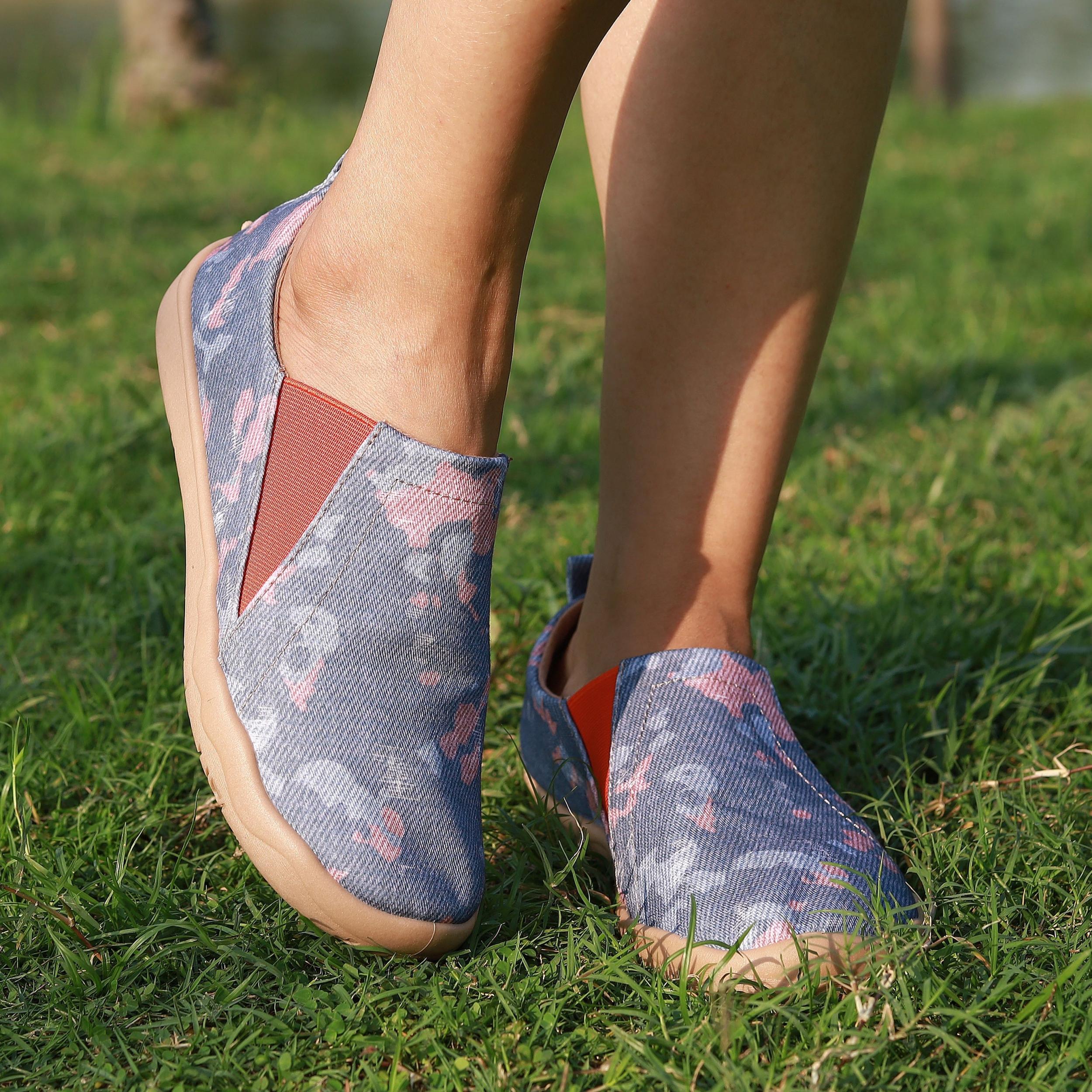 Women's Tie Dye Canvas Slip-On Shoes Low Round Toe Flat Comfy Travel Shoes