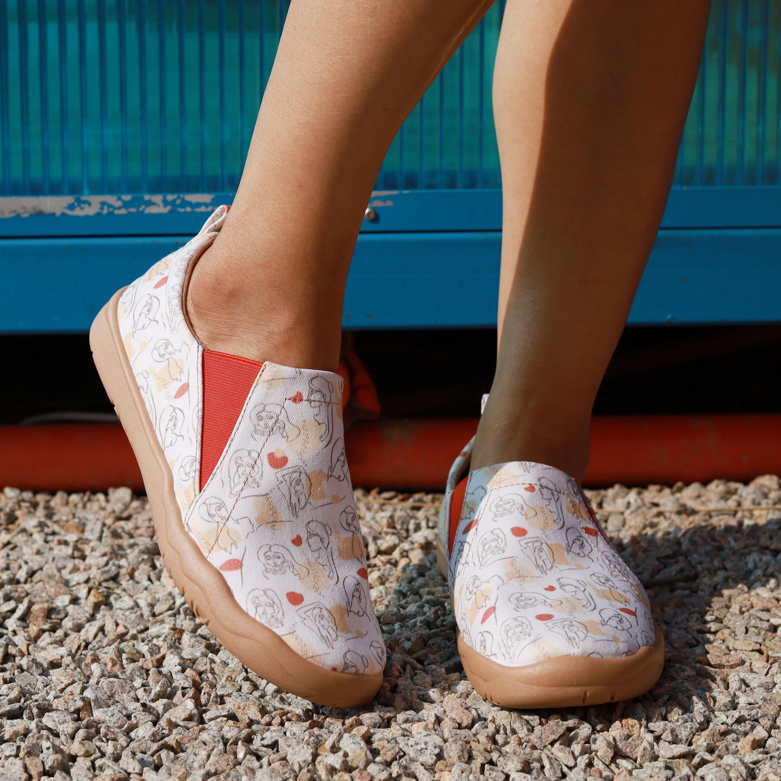 Women's Heart & Beauty Pattern Slip On Lightweight Shoes