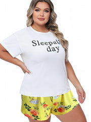  Letter & Floral Print Tee & Shorts Loungewear Set Pajama