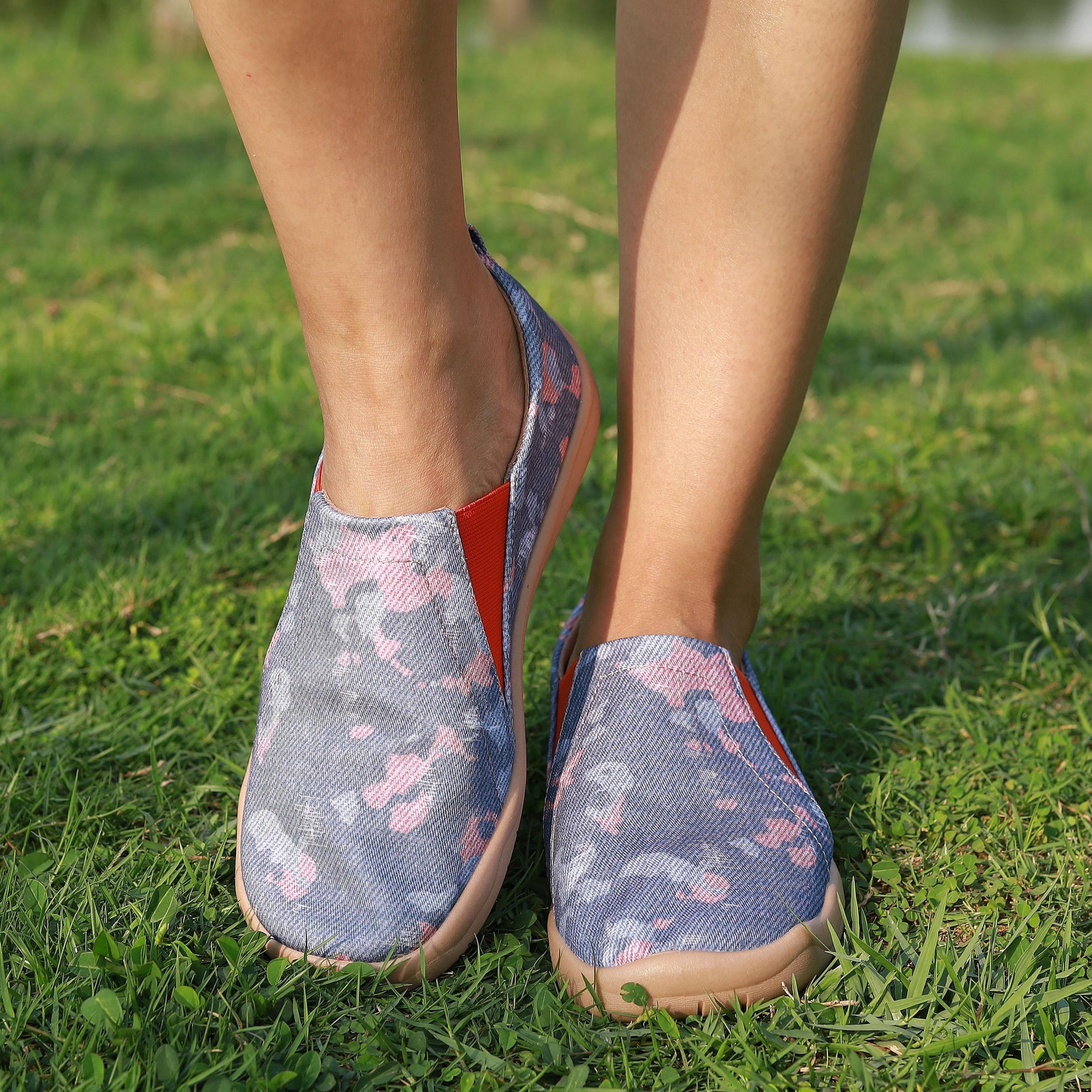 Women's Tie Dye Canvas Slip-On Shoes Low Round Toe Flat Comfy Travel Shoes