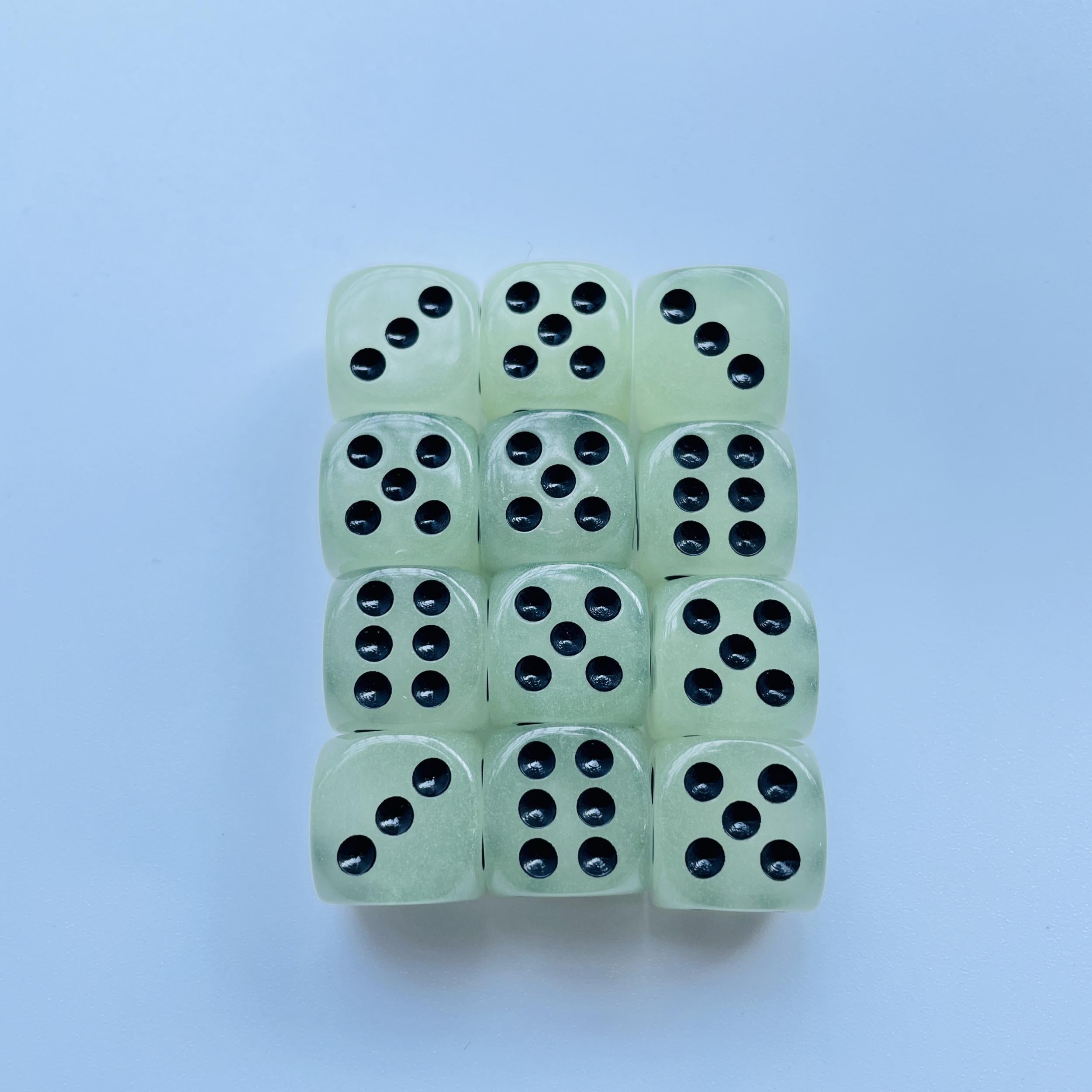12pcs Luminous Dice 16mm Circular Dot Perfect for Nightclubs Bars KTVs