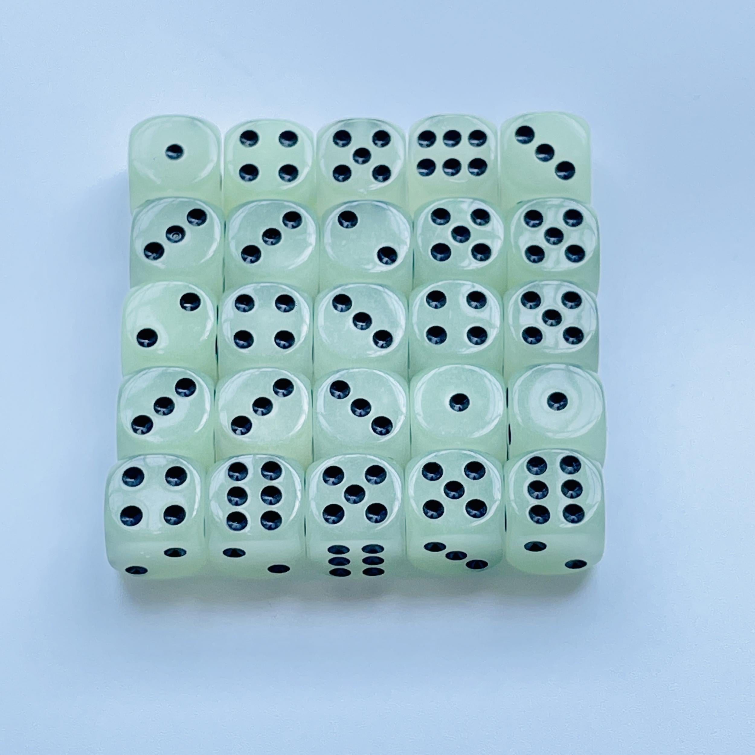 12pcs Luminous Dice 16mm Circular Dot Perfect for Nightclubs Bars KTVs