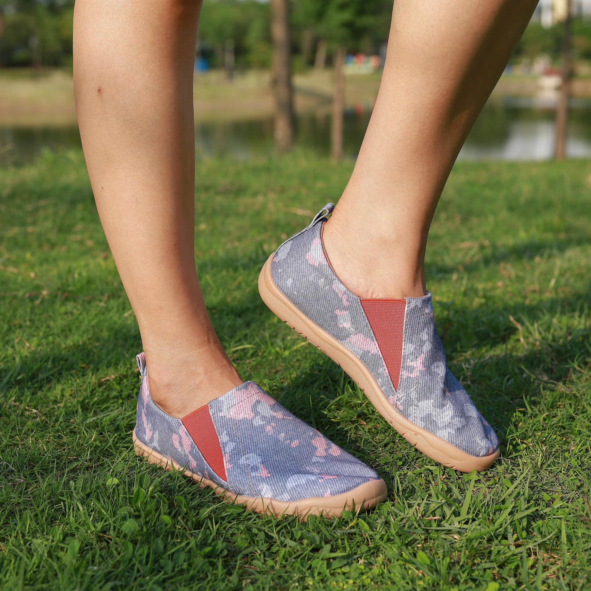 Women's Tie Dye Canvas Slip-On Shoes Low Round Toe Flat Comfy Travel Shoes