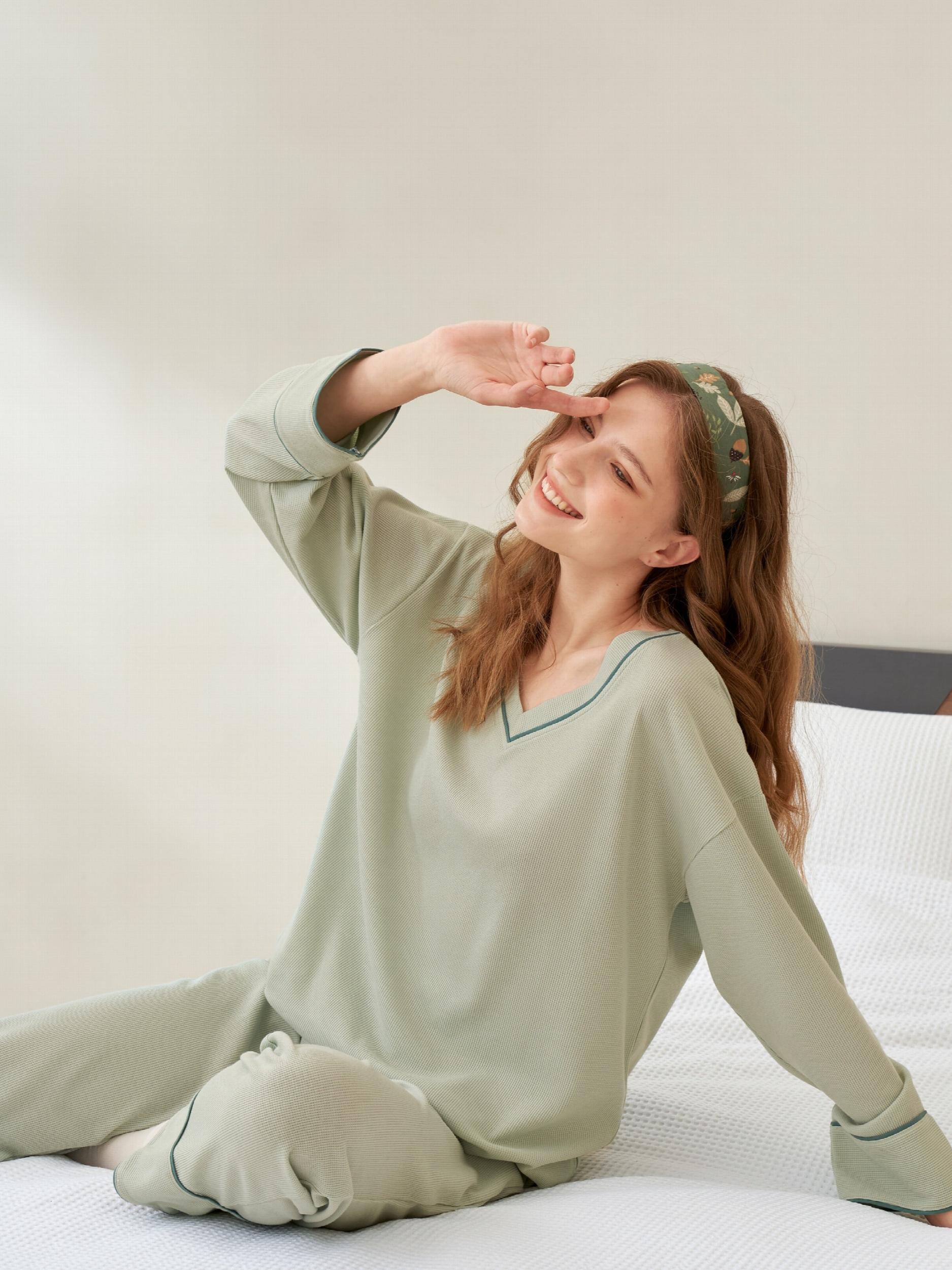Solid Pajama Set Long Sleeve V Neck Top & Elastic Waistband Pants
